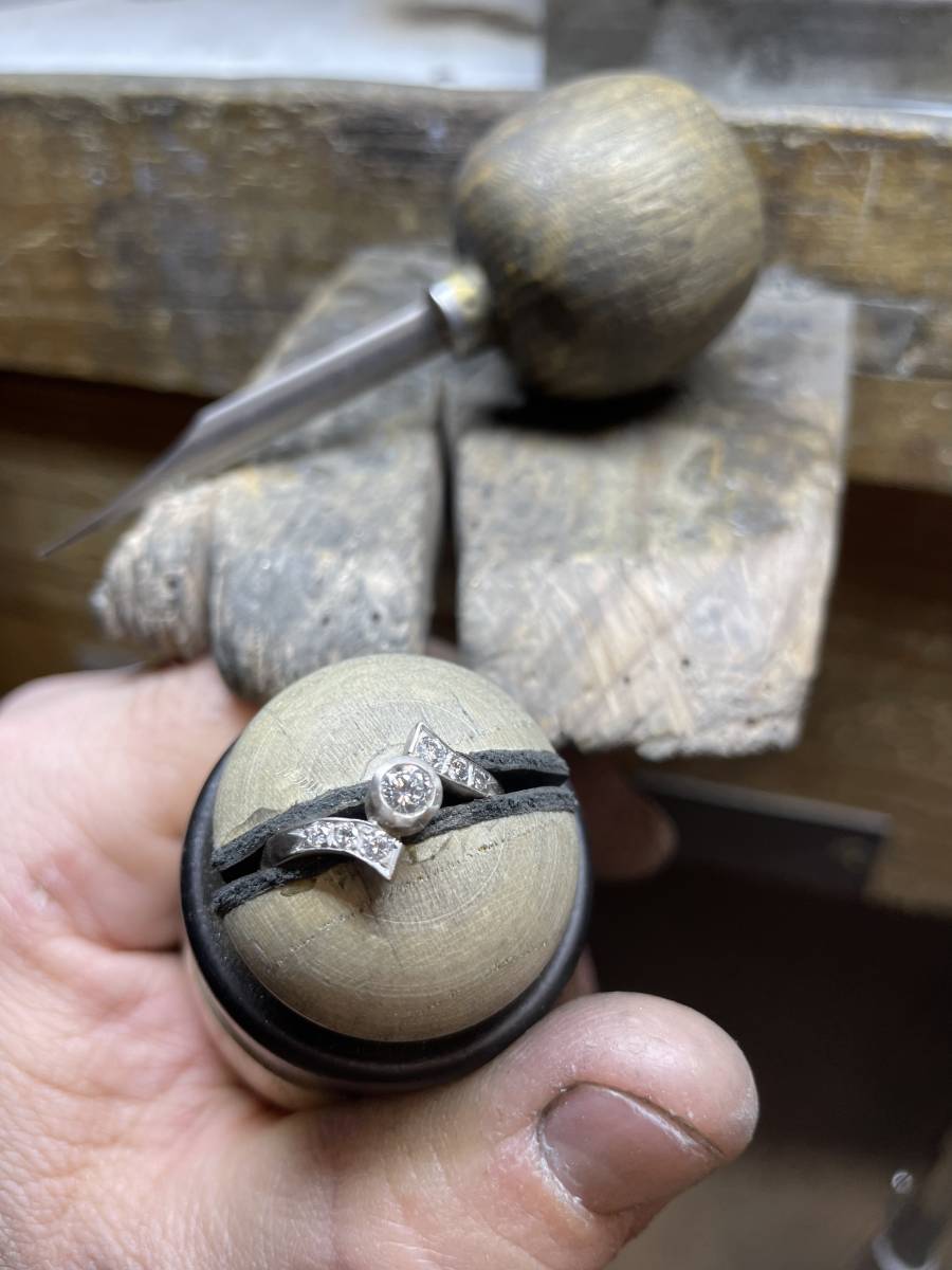 Artisan joaillier Florentin Poyet créatif et passionné à Villefranche-sur-Saône 69400