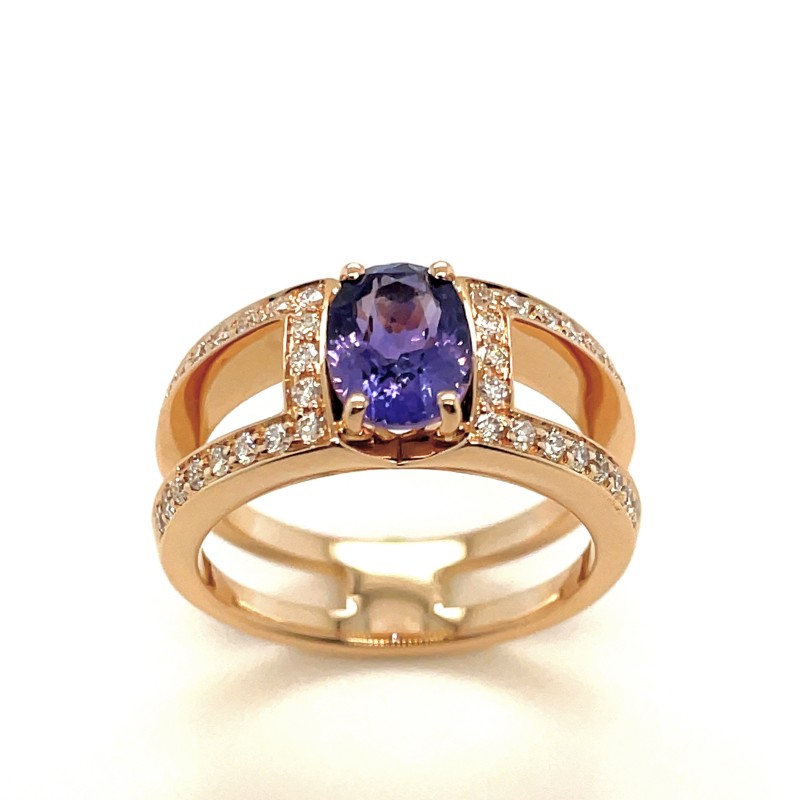Bijouterie pour création de bague sur mesure en or rose et diamants avec un saphir violet proche d'Ecully