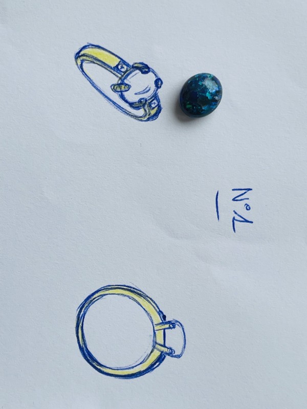Création unique d'une bague en or jaune avec une opale et diamants réalisée à Villefranche
