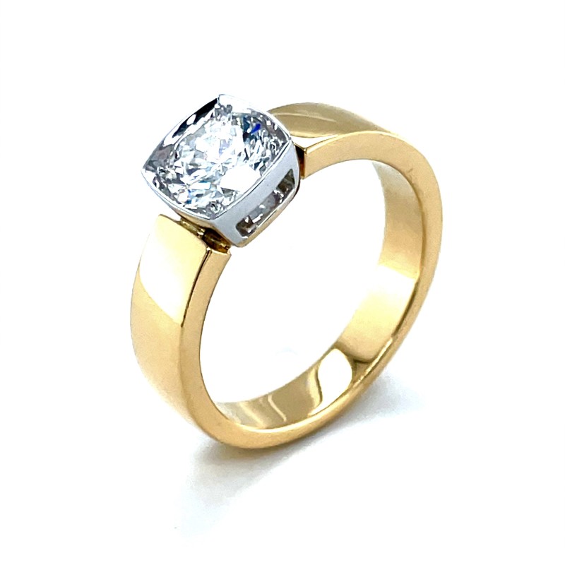Création d’une bague solitaire diamant de plus d' 1 carat or jaune et or blanc par un joaillier proche des Mont d'Or (69)