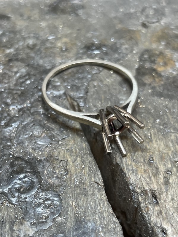 refection des griffes d’une bague en or blanc et diamants 