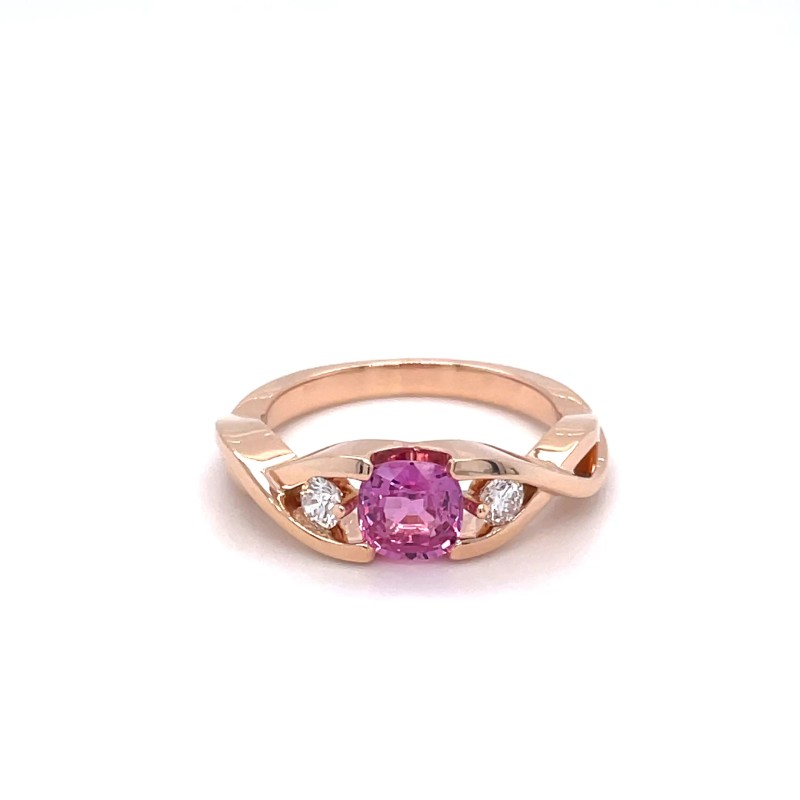 Bague en or rose saphir taille coussin rose et diamants chez votre bijoutier proche de Belleville-en-Beaujolais