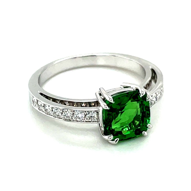 bague en or blanc et grenat tsavorite