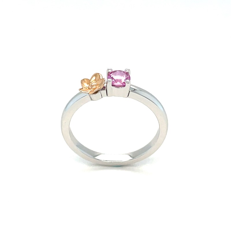 Création d'une bague de fiançailles en or blanc avec saphir rose et fleur de sakura dans notre atelier Villefranche proche de Tassin-la-Demi-Lune
