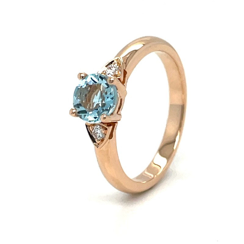 bague de fiançailles en or rose avec une aigue marine et des diamants 