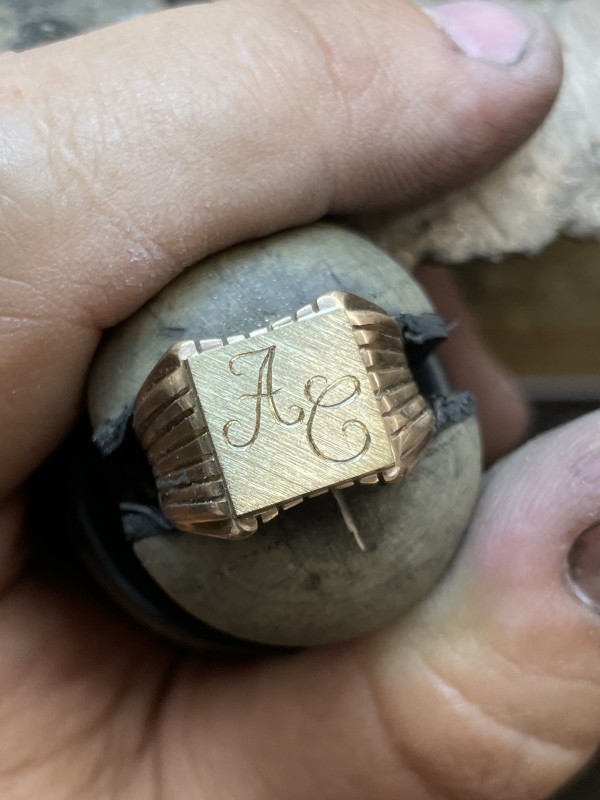 gravure de bijoux sur place