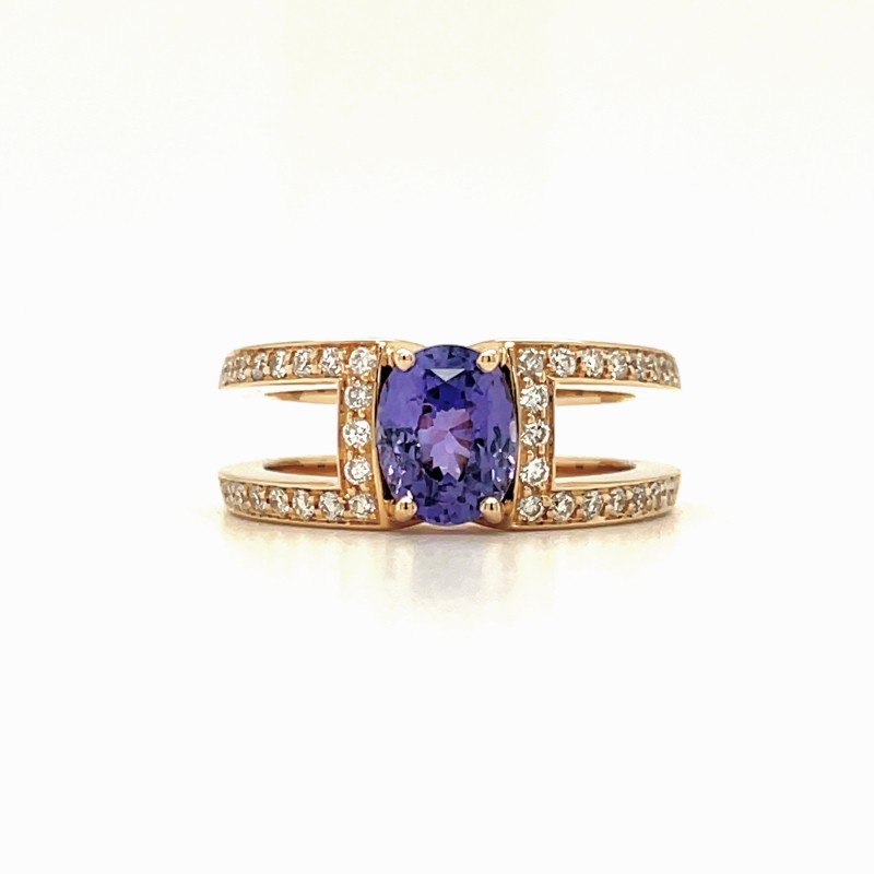 Bijouterie pour création de bague sur mesure en or rose et diamants avec un saphir violet proche d'Ecully