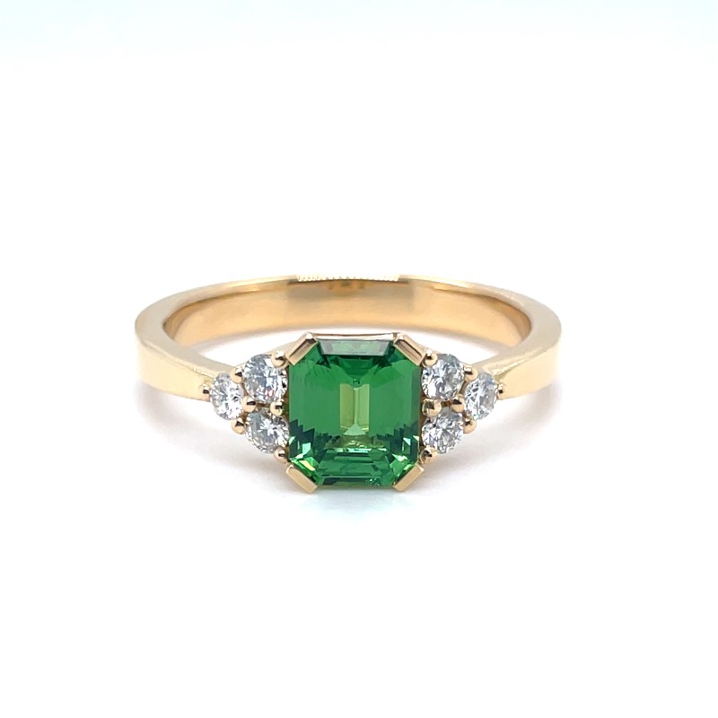 Bague de fiançailles en or jaune avec grenat tsavorite vert et diamants, fabriquée sur mesure près de Tassin-la-Demi-Lune (69)