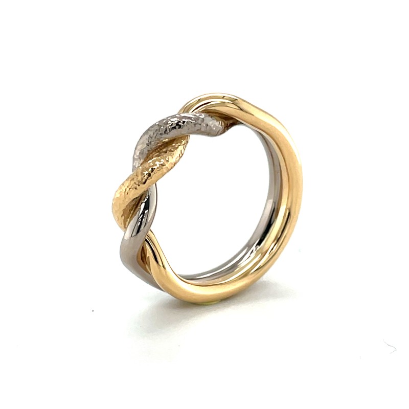 Bague de mariage en or bicolore 18 carats avec mélange martelé et brillant dans notre bijouterie près de Dardilly (69)