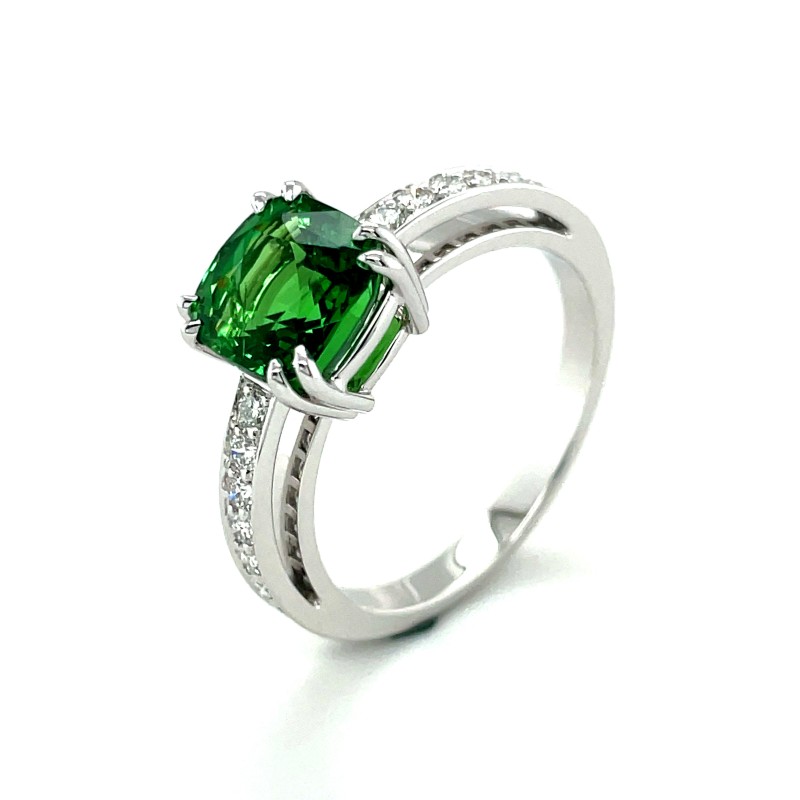 bague de fiançailles originale, bague de créateur, ou bijou précieux sur mesure.