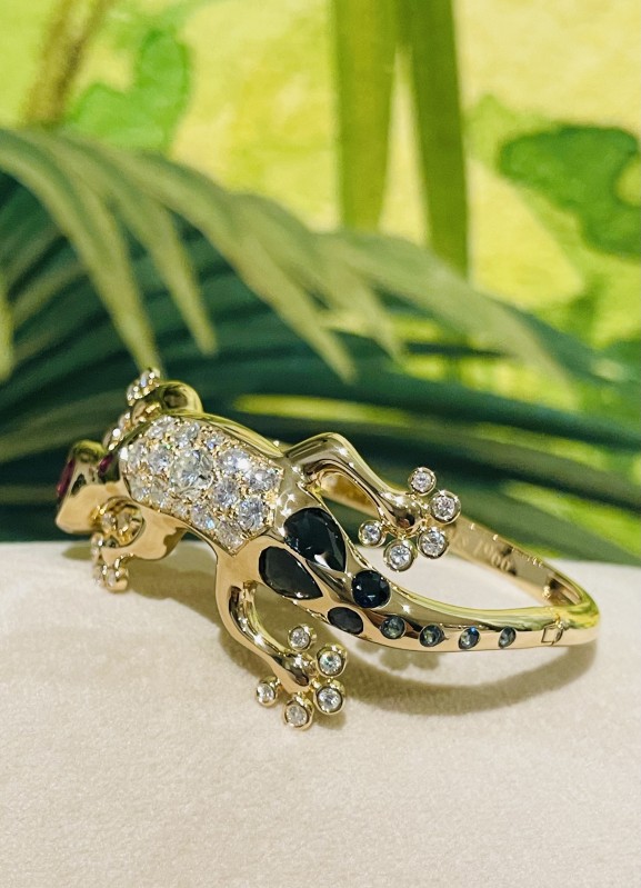 Bracelet en or jaune et pierres précieuses en forme de Salamandre un bijou unique à Villefranche sur Saône proche de Lyon