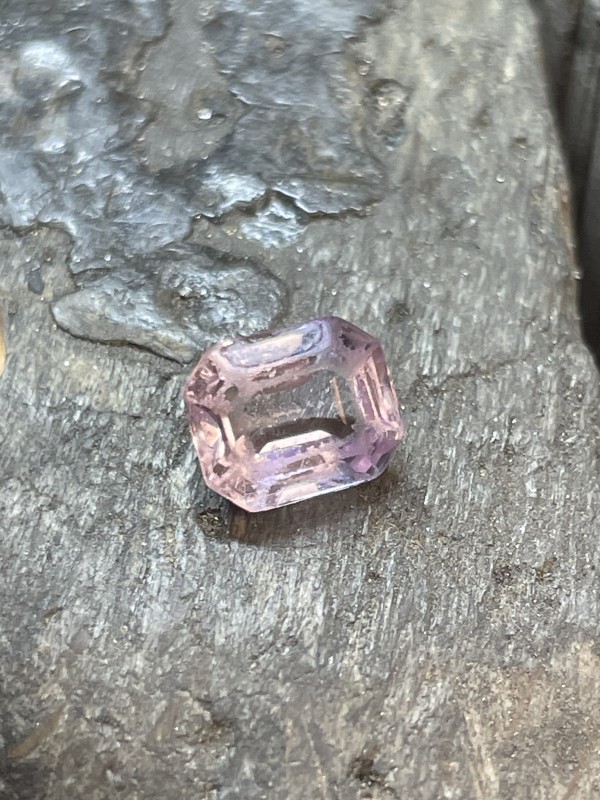 réparation d’une bague en or jaune et Morganite chez FLORENTIN POYET JOAILLIER à Villefranche sur Saône