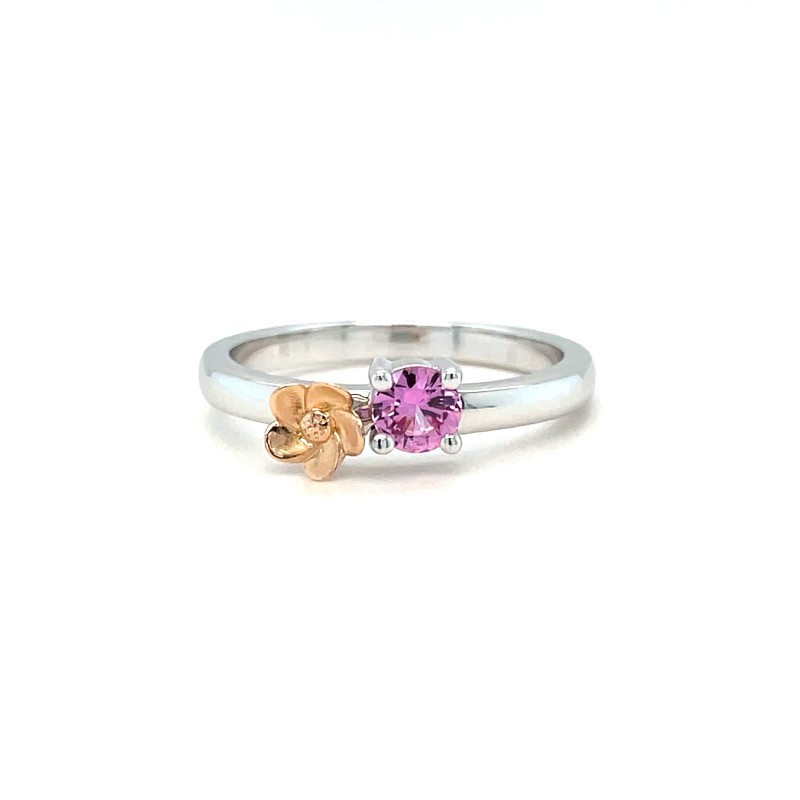 Création d'une bague de fiançailles en or blanc avec saphir rose et fleur de sakura dans notre atelier Villefranche proche de Tassin-la-Demi-Lune