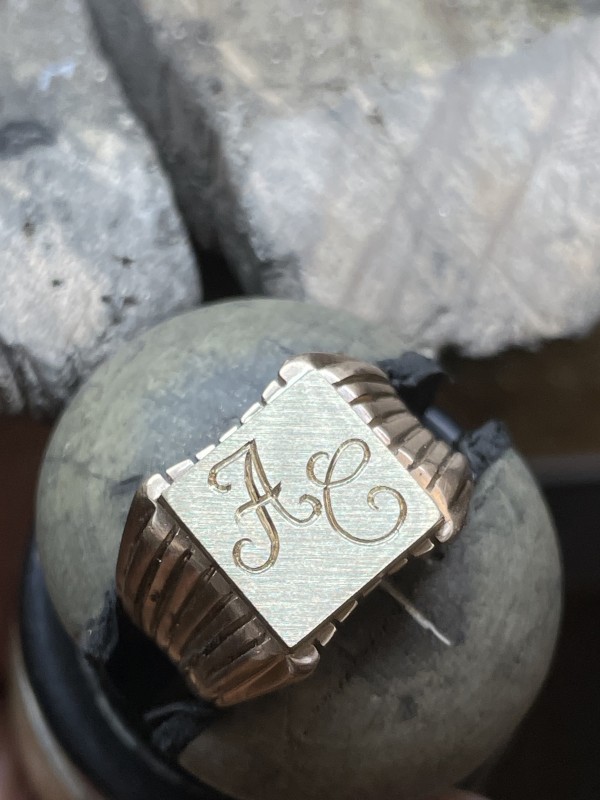 Graveur de bijoux à Villefranche 