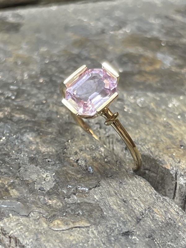 réparation d’une bague en or jaune et Morganite chez FLORENTIN POYET JOAILLIER à Villefranche sur Saône