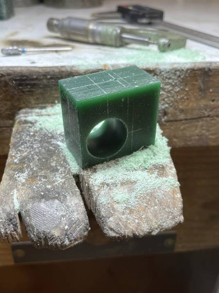 Sculpture de cire pour fabriquer une bague chez un artisan Joaillier à villefranche - Florentin POYET Joaillier