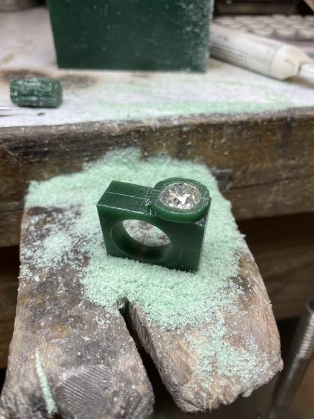 remontage un diamant ancien sur une bague fabriquée à la main a villefranche sur saone - Florentin POYET Joaillier