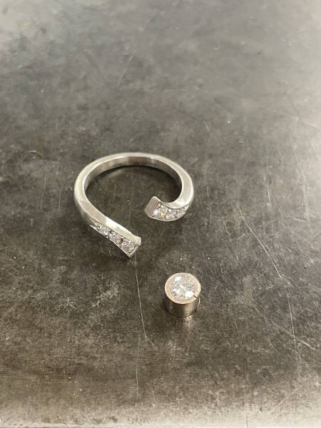 bague ancienne or blanc et diamant serti clos a villefranche