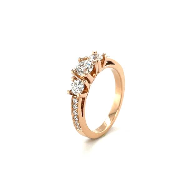 Bague en or rose 18 carats trilogie diamants - Florentin POYET Joaillier près de Caluire-et-Cuire