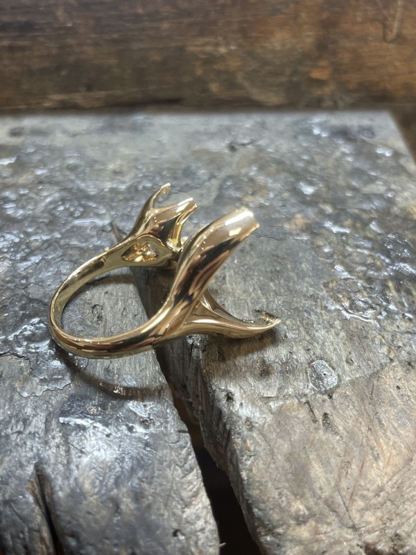 bague originale en or jaune avec des citrines fabriquée sur mesure