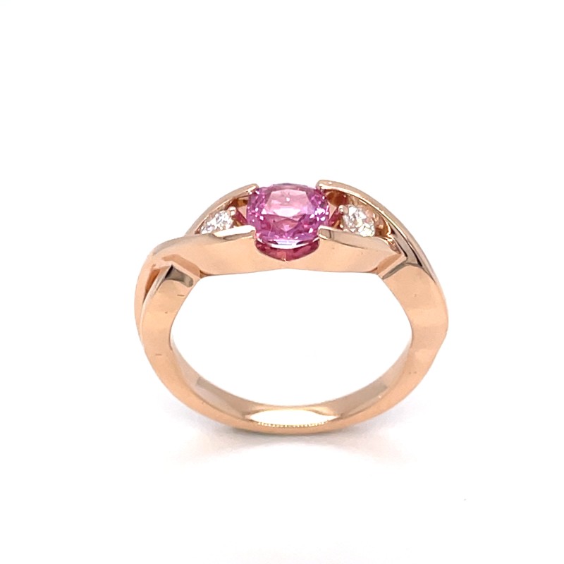 Bague en or rose saphir taille coussin rose et diamants chez votre bijoutier proche de Belleville-en-Beaujolais