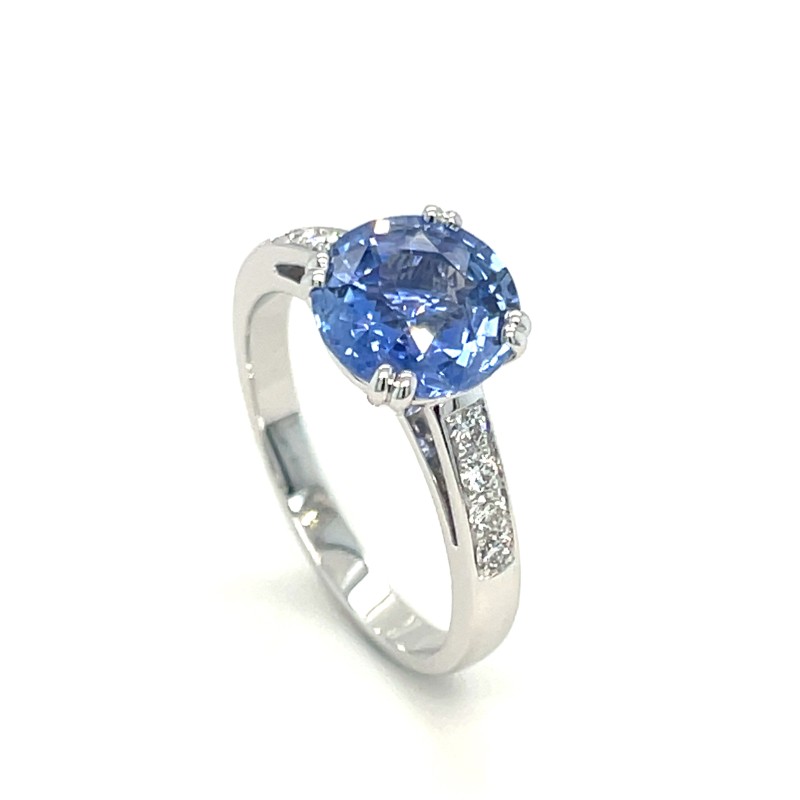 bague de fiancaille or blanc et saphir proche de Lyon