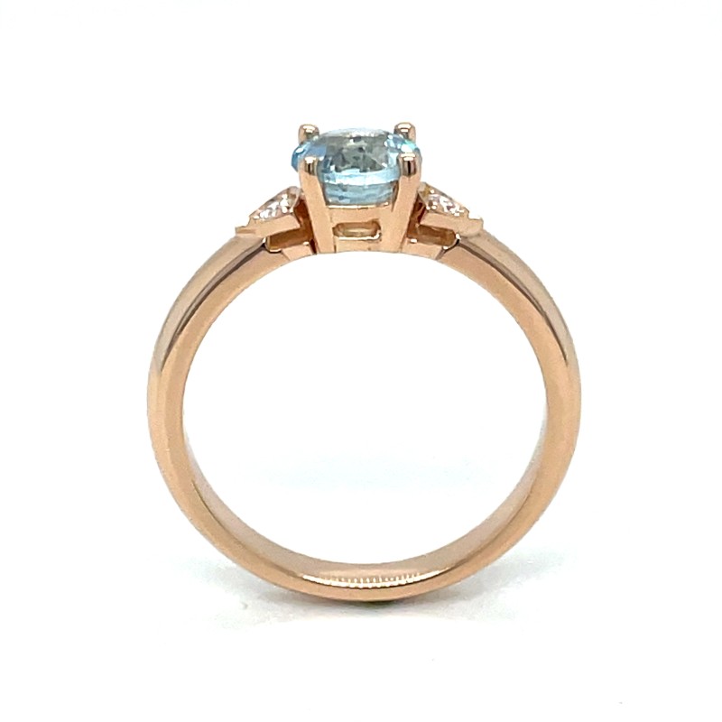 bague de fiançailles en or rose avec une aigue marine et des diamants 