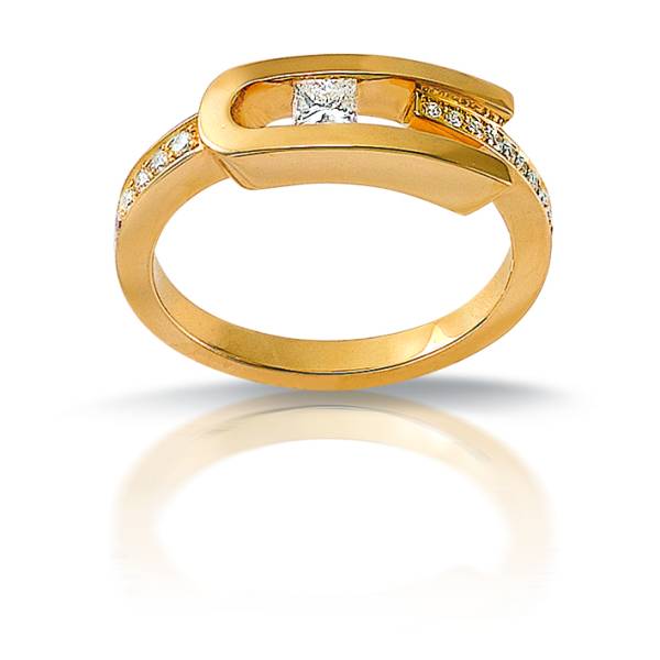 Offrir une bague en or et diamants pour un anniversaire de mariage