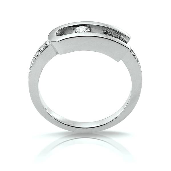 Bague d'exception pour femme en or blanc et diamants de Florentin POYET Artisan Bijoutier Joaillier proche de Lyon