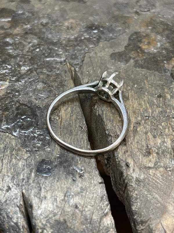 État initial de la bague avant intervention de notre atelier artisan bijoutier