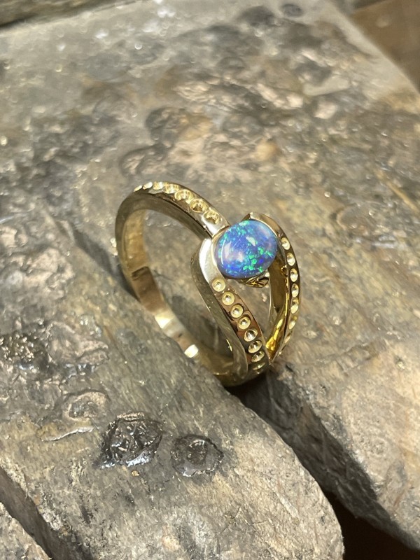 Bague opale en or 750/1000e avec diamants vers Lyon