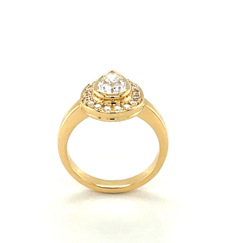 belle bague de mariage en or et diamants autour d'Ecully