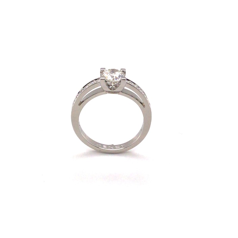 Fabrication de bague de fiançailles intemporelle et originale en or blanc et diamants près de Lyon 9ème