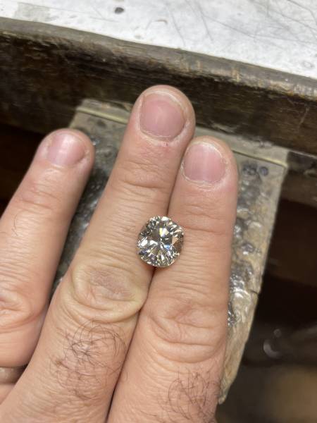 Bijouterie joaillerie Villefranche sur Saône Transformation d'une bague avec un diamant pour faire une nouvelle bague en or à villefranche  Florentin POYET Joaillier